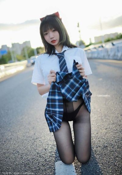 厨房抱住岳激情_HD天堂在线